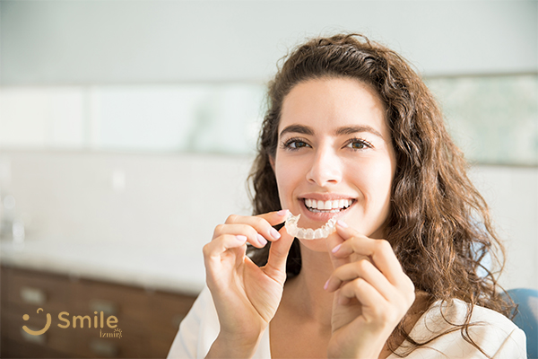 Şeffaf Plaklarla Ortodonti - Smile İzmir tedavi görseli